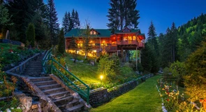 Fostul pavilion de vânătoare a lui Nicolae Ceaușescu de la Gura Siriului a fost vândut la licitație de familia primarului din Buzău