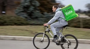 Uber vrea să reintroducă serviciul Uber Eats în România, la 6 ani după ce renunțase la el