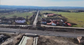 Calea ferată Cluj – Oradea: Detaliul implementat pe tronsonul de la graniță care i-a surprins plăcut pe pasionații de infrastructură