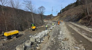 „Autostrada” din Valea Doftanei: Ce se întâmplă cu conducta descoperită lângă drumul județean care leagă Prahova de Brașov, aflat în modernizare