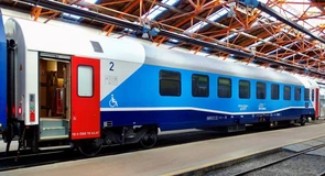 FOTO Al 30-lea vagon de călători modernizat de Electroputere VFU Pașcani prin PNRR urmează să fie predat CFR Călători