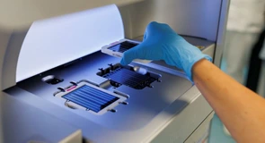MedLife preia controlul asupra Qualipat, specializată în anatomie patologică
