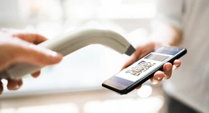 Toate actele românilor trec pe telefon până la sfârșitul anului. Guvernul renunță la propriul model de portofel digital și importă din Germania
