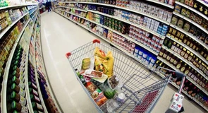 Ce alimente se scumpesc şi cu cât, până la sfârșitul anului – Avertismentul lanţurilor de magazine. Care sunt estimările pentru cursul euro/leu şi inflaţie în următoarele 12 luni