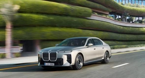 BMW a prezentat o nouă interpretare pentru Seria 7: Exterior „monolitic”, interior futurist, autonomie electrică majorată