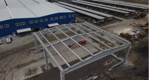 Prima fabrică DN AGRAR, cel mai mare producător de lapte de vacă din Europa, a ajuns în fază avansată de construcție. Va produce lapte kosher
