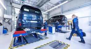 Lovitură pentru posesorii de mașini vechi? Ce se discută în Parlamentul European despre ITP și „trucarea” kilometrajului