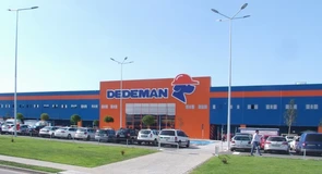 Dedeman, deţinută de fraţii Pavăl, are cel mai mare număr de angajaţi de la înfiinţare, în 1992