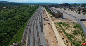 VIDEO Umbrărescu, noul „Malaxa” al României, înregistrează progrese la Oțelu Roșu. Rețeaua feroviară împânzește treptat fostul combinat