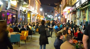 Anunţ pentru bucureşteni – Legea primarului Ciucu pentru terasele din Capitală. Ce se schimbă vara asta