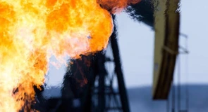 SUA lovesc Iranul pentru a noua zi consecutiv. Preţul petrolului creşte puternic