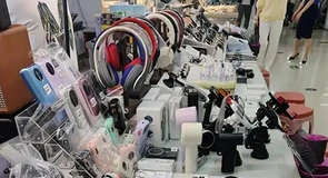 ANCOM, în control la Dragonul Roșu. Sute de boxe, căști, mouse-uri și radiouri au fost confiscate