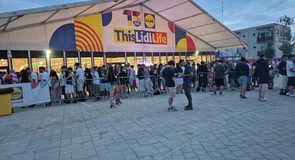 Coadă uriașă la un magazin Lidl din România. Ce se întâmplă