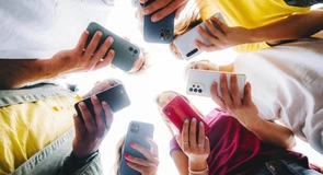 Alertă de caniculă pentru telefoane și electronice. Ce se întâmplă, de fapt, în interior când se supraîncălzesc și cum să previi daunele