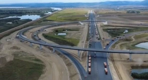 VIDEO Autostrada Moldovei A7: Mai e o săptămână până la deschiderea a 47 de kilometri. Ce lucrări execută muncitorii lui Umbrărescu