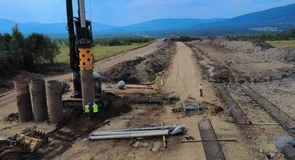 FOTO Autostrada Unirii A8: Ce lucrări pregătitoare execută Danlin XXL pe primul său șantier de autostradă