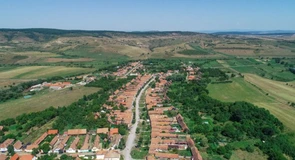 Ocazie rară: Satul din România unde casele vechi se vând la preț de vilă în Pipera