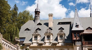 FOTO Schimbare majoră la castelul Peleș: Cum arată noii solzi de cupru pentru acoperiș, fabricați în România