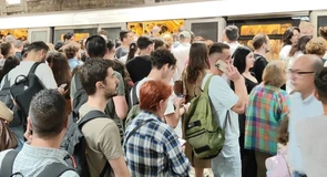 De ce s-au scos din circulație 7 trenuri de metrou de pe magistrala M2 exact când a început școala și bucureștenii merg înghesuiți ca sardelele