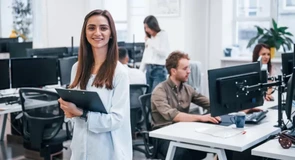 Românii cu experiență în IT pot lucra la UE. Uniunea Europeană deschide recrutările pentru posturi în administrație
