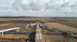 VIDEO Autostrada A7 Bacău – Pașcani: Muncitorii lui Umbrărescu au realizat aproape 70% din lucrările de pe lotul 1