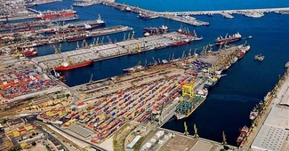 Operatorii portuari, somați de autorități să primească marfă proporțional cu capacitatea pe care o au. Ministerul Transporturilor: Aglomerația din Portul Constanta este generată de aceștia