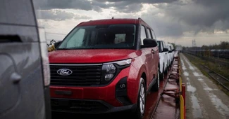 Primele mașini Ford Transit și Tourneo Courier pleacă de la uzina din Craiova către clienți – VIDEO
