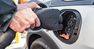 Europa poate rata țintele de depoluare. În ciuda potențialelor amenzi, producătorii auto nu pot vinde mașini electrice dacă nu există cerere