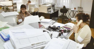 Sporurile „aberante” vor fi eliminate. Plafonări de salarii şi reduceri de personal la ASF, ANCOM. Poliţia locală va fi redimensionată – program de guvernare