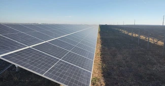 Record: Producția de energie a parcurilor fotovoltaice a atins un maxim istoric azi, chiar pe fondul prețurilor negative care a oprit din ele. Prețuri negative și mâine