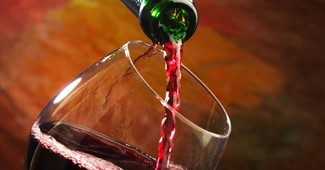 Efectele creșterii accizei la vin. ADAR: cresc prețurile și piața neagră, se reduc suprafețele cultivate și contribuțiile la buget