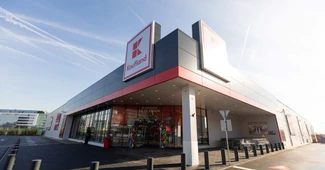 Salarii la Kaufland: şef de raion – între 3.500 şi 4.700 lei net lunar. Oferă tichete de masă şi concediu suplimentar