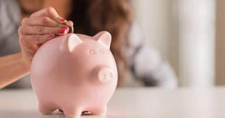 Economiile românilor, în pericol. Metodele legale prin care îți poți proteja banii pentru zile negre. Sfaturile unui specialist