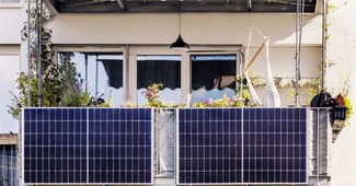 Centrala electrică de balcon, noul trend în Europa. Sistemele solare “plug-in”, conectate direct la priză, se montează deja cu sutele de mii