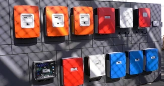 Alertă pentru prosumatori, parcurile fotovoltaice mari și rețele: Dispozitive suspecte găsite de americani în invertoarele chinezești. Ce se poate întâmpla