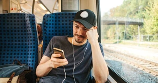 Românii evită educația și informarea. Ce arată datele oficiale despre cum folosim internetul