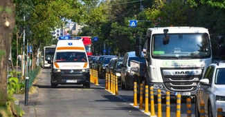 FOTO Primăria Sector 6, după deschiderea benzii de bus pe Bd. Uverturii: 3 minute cu autobuzul, 18 minute cu mașina personală. Ce alegi?