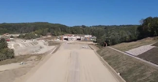 VIDEO Autostrada A1 Sibiu – Pitești: Porr a ajuns la un stadiu de 77% pe secțiunea 4. Este pregătit să înceapă lucrările de asfaltare