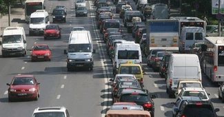 FOTO Premierul Ilie Bolojan, solicitat să intervină urgent. Criză la frontieră. Sunt cozi interminabile la Vama Sculeni, cu Republica Moldova