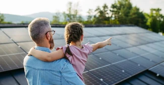 Dezavantaj pentru prosumatori odată cu decontarea lunară din noua lege: injecția de energie în rețea vara pentru a fi extrasă iarna, pentru încălzire, nu mai e posibilă