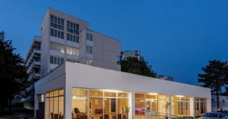 SURPRIZĂ. Hotelul Siret de pe litoral, vândut cu 3,5 milioane de euro. Cine l-a cumpărat