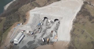 VIDEO Autostrada A1 Sibiu – Pitești: Turcii de la Mapa – Cengiz cresc mobilizarea la 500 de muncitori pe secțiunea 2, unde se lucrează non-stop