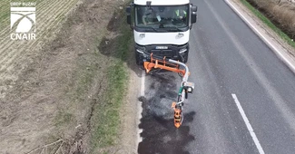 Super – mașina de reparat gropi adusă în România. Poate fi operată cu un singur om și permite reluarea imediată a traficului