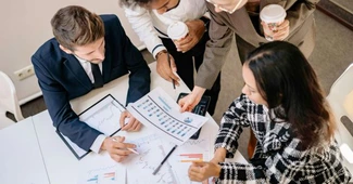Regulamentul intern al societății comerciale: documentul care poate reduce riscurile de litigii de muncă, sancțiuni și concedieri contestate – avocați