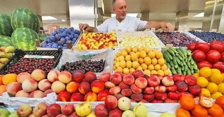Castraveți la 11 lei kg, în piață. Topul celor mai scumpe localități din România unde să faci piața