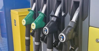 Carburanții s-au ieftinit din nou în această după-amiază. Cât costă acum benzina și motorina
