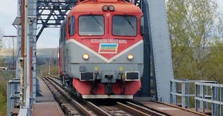 FOTO Prima locomotivă de cale ferată europeană care a trecut Prutul