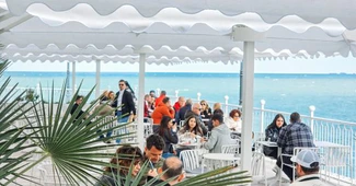 City Grill le garantează străinilor un venit de cel puţin 4.000 de lei net şi cazare, transport şi masă INTERVIU