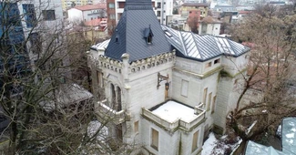 Cât costă un castel în București? Dar  un palat burghez vizavi de Curtea Domnească? Romania Sotheby’s International Realty are scoase la vânzare proprietăți de milioane de euro în inima Capitalei