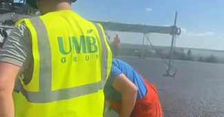 VIDEO Autostrada A7 Bacău – Pașcani: UMB a început asfaltarea primilor kilometri ai lotului 3. Când va fi gata pentru trafic